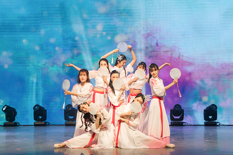歡欣鼓舞迎新春，滿懷豪情攀高峰 | 聯(lián)橋集團(tuán)2020迎新春聯(lián)歡晚會激情開演(圖20)